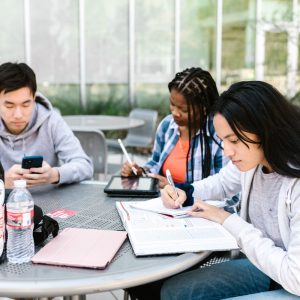 Wizard e Escola da Nuvem unem forças para capacitar jovens