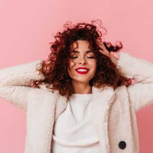 Frizz, quebra e ressecamento: como cuidar dos fios