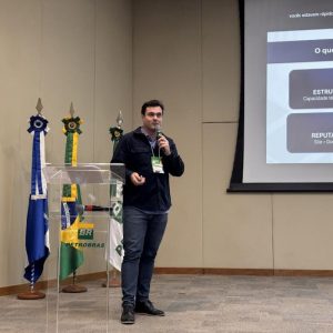 Pisos Elevados Brasil palestra em workshop da Petrobras