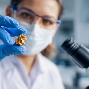Ouro na medicina: como o metal é usado para tratar doenças