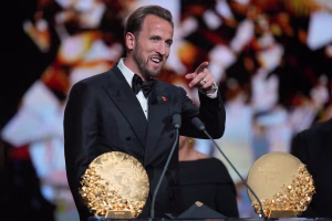 Harry Kane quebra tabu de 25 anos e vence a Bola de Ouro 2026