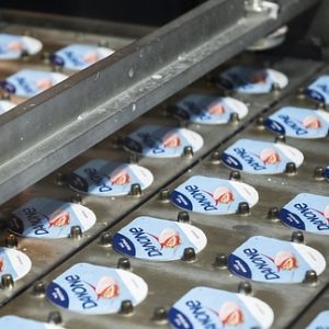 Danone destina alimentos para mais de 360 mil pessoas e usa tecnologia para reduzir desperdício na produção