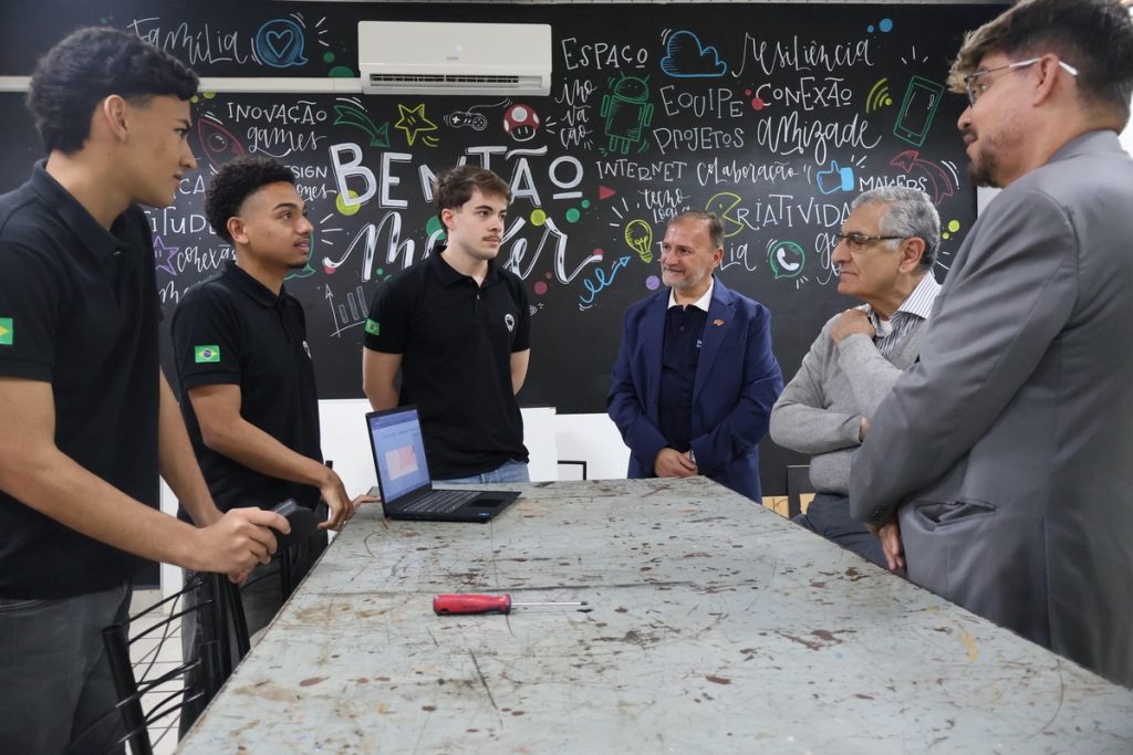Etecs de São Paulo superam média da OCDE no Pisa 2025