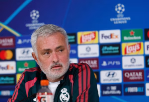 Mourinho escala Vini Jr. na Champions, mas avisa: ‘O que torna jogador intocável é rendimento’