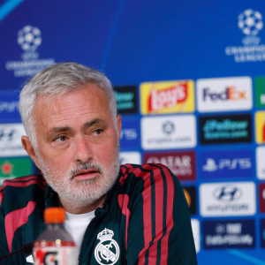 Mourinho escala Vini Jr. na Champions, mas avisa: ‘O que torna jogador intocável é rendimento’