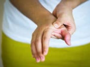 Doenças reumáticas exigem atenção aos primeiros sinais para prevenir complicações e preservar a qualidade de vida