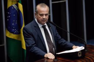 Marinho diz que adversários e Centrão serão ‘bem-vindos’ à campanha de Flávio Bolsonaro