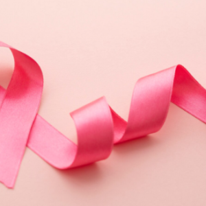 Outubro Rosa pode ir além de campanhas e integrar políticas permanentes de saúde no trabalho
