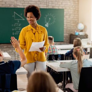 Dia do Professor: Desafio do professor vai além do conteúdo e passa pela educação da atenção