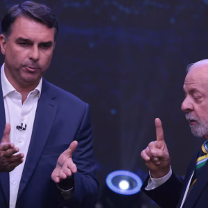 Camilo cobra checagem de fatos em tempo real no debate da Globo entre Lula e Flávio