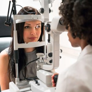 Dia da Menopausa: 6 em cada 10 mulheres sofrem com olho seco