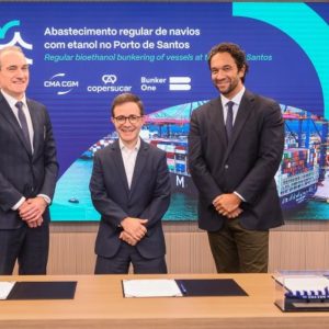 Etanol abastece navios regularmente no Porto de Santos