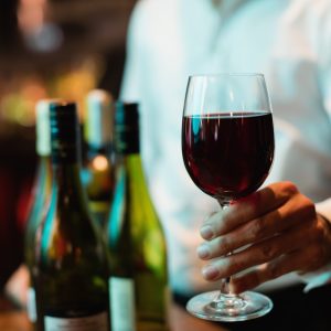 Vinho em taça permite experimentar rótulos e controlar gastos em restaurantes 