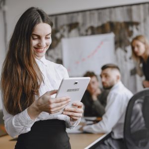 IA avança nas empresas brasileiras, uso em RH ainda é baixo