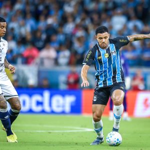 Grêmio cede empate em duelo direto contra Remo e segue sem vencer como visitante no Brasileiro
