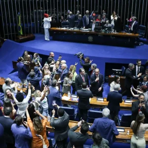 Senado aprova fim da 6×1 em 1º turno por 75 a 1