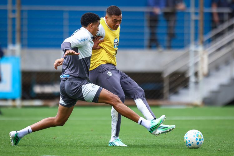 RS - FUTEBOL/ TREINO GREMIO 2026 - ESPORTES - Jogadores do Gremio realizam treino técnico durante a manha desta quinta-feira, no CT Luiz Carvalho, na preparação para partida valida pelo Campeonato Brasileiro 2026. FOTO: LUCAS UEBEL/GREMIO FBPA