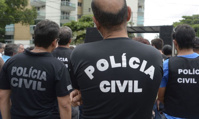 09_07_2020_policia_civil Vitória/ES - Polícia Civil do Espírito Santo faz paralização até a meia noite de hoje(8) em protesto ao assassinato de um investigador em Colatina e às más condições de trabalho. (Tânia Rêgo/Agência Brasil)