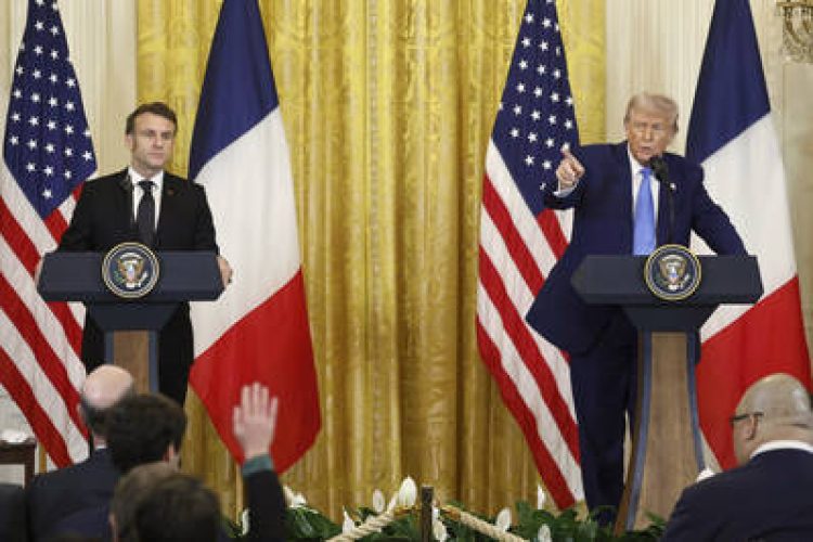 USA - EUA/FRANÇA/DIPLOMACIA - INTERNACIONAL - Os presidentes dos Estados Unidos,     Donald Trump (d), e da França, Emmanuel     Macron, participam de uma coletiva de     imprensa conjunta no Salão Leste da     Casa Branca, em Washington (DC), nesta     segunda-feira, 24 de fevereiro de 2025.     Os mandatários discutiram     principalmente a guerra na Ucrânia.    24/02/2025 - Foto: LUDOVIC MARIN/ASSOCIATED PRESS/ESTADÃO CONTEÚDO