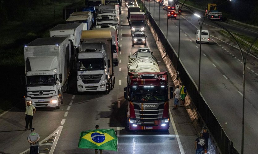 2022-10-31t224607z_1416775011_rc2icx9a1nbq_rtrmadp_3_brazil-election-protests