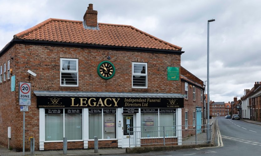 Falta de regulação expõe setor funerário britânico
