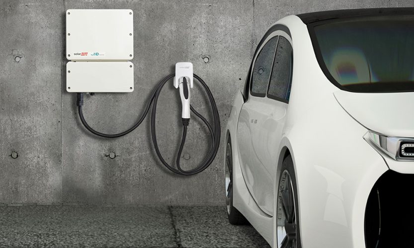 Charge-Your-EV-with-Solar-Energy-1000x600