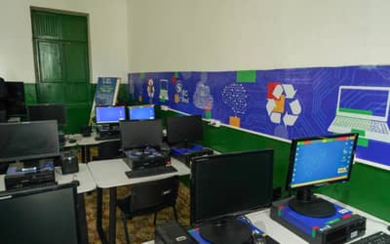 InclusodigitalAcrerecebe304computadoresem38pontosdeacesso_0611303001770147403.jpeg