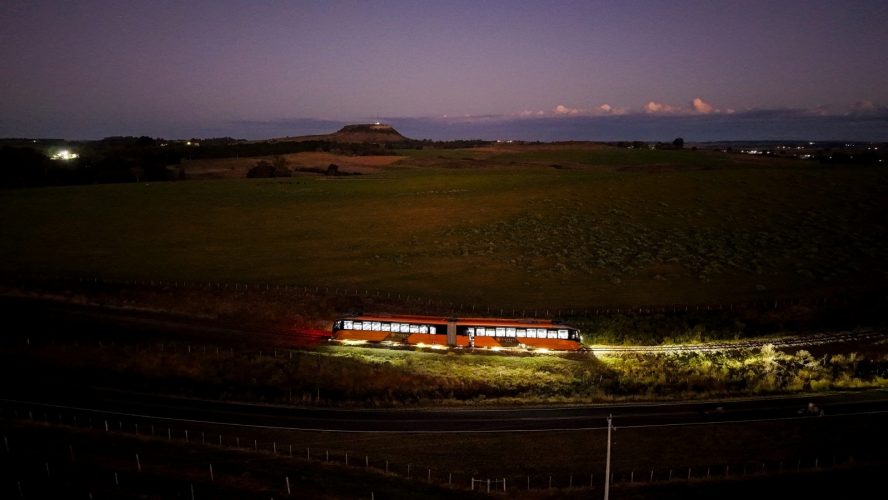 Trem-do-Pampa-anoitecer---credito-Daniel-Badra