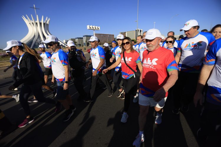 _LT_4588.JPG  LULA BRASÍLIA DF 28.09.2025 LULA/CORRIDA MEC 95 ANOS POLÍTICA - O presidente da República, Luiz Inácio Lula da Silva, durante a Corrida e Caminhada MEC 95 Anos, realizada na manhã deste domingo 28 na Esplanada dos Ministérios em Brasília. O  evento é uma celebração pelos 95 anos do Ministério da Educação (MEC). FOTO: Wilton Junior/Estadão