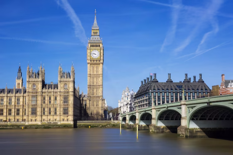 big-ben-e-casas-do-parlamento-londres-reino-unido_268835-1400