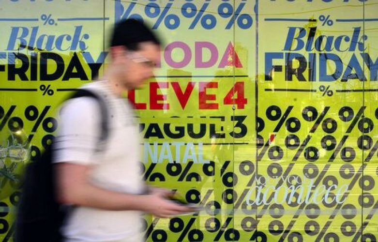 São Paulo - Movimento no comércio da rua Teodoro Sampaio, em Pinheiros, durante o Black Friday (Rovena Rosa/Agência Brasil)