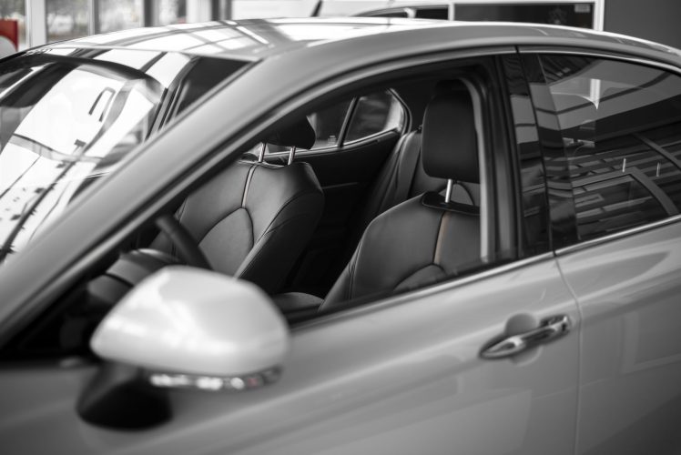 carro-novo-de-alto-angulo-disponivel-para-venda