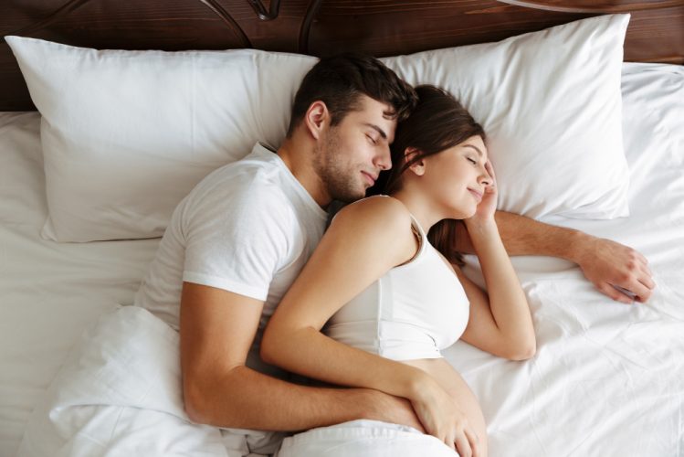 entenda-os-beneficios-de-dormir-de-pijama