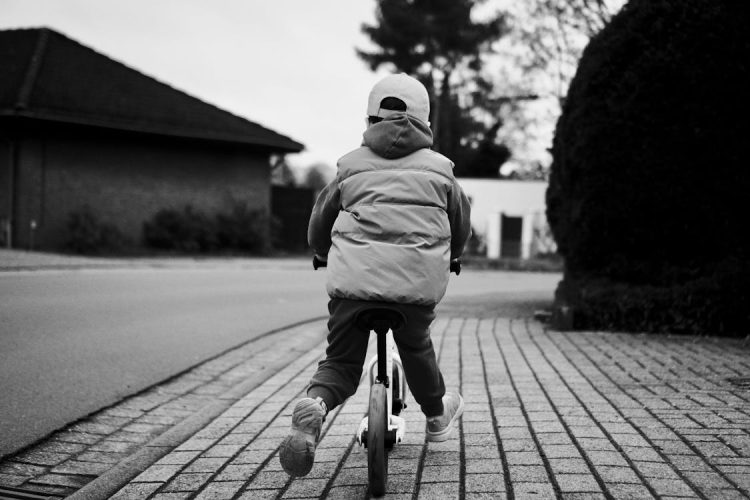 free-photo-of-preto-e-branco-p-b-calcada-passeio