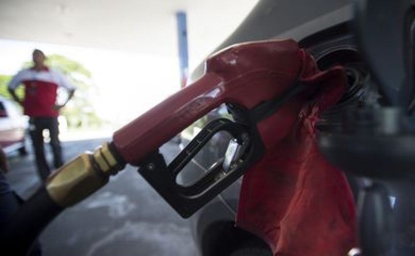 Entram hoje (7) em vigor os novos preços da gasolina e do óleo diesel. O reajuste da gasolina é de 3%. Já o aumento do diesel será de 6%. (Marcelo Camargo/Agência Brasil)