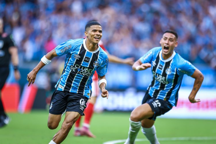 lg-noticias-gra-mio-abre-vantagem-na-decisa-o-do-campeonato-gaa-cho-46621