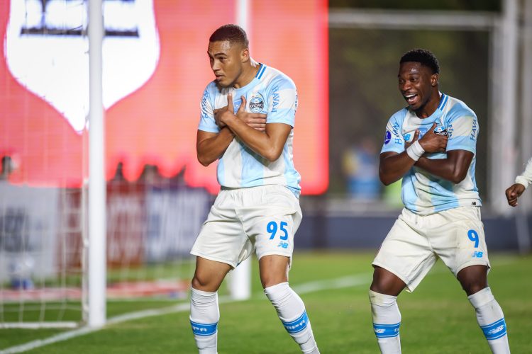 lg-noticias-gra-mio-vence-fora-de-casa-e-assume-liderana-a-do-grupo-na-conmebol-sul-americana-47464