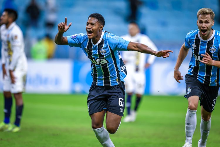 lg-noticias-gra-mio-vence-sportivo-luquea-o-e-disputara--playoffs-da-conmebol-sul-americana-43432