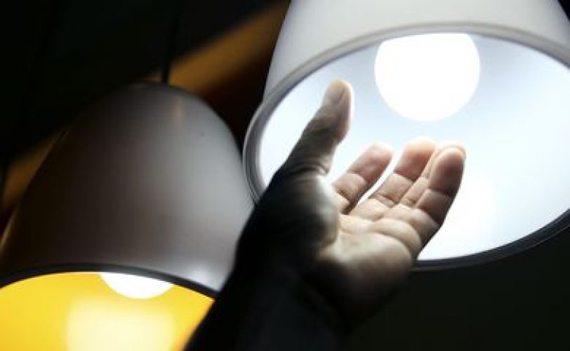 Brasília - O consumo de energia elétrica no país fechou os primeiros três meses do ano com queda acumulada de 4,2% em relação ao mesmo período do ano passado (Marcelo Camargo/Agência Brasil)