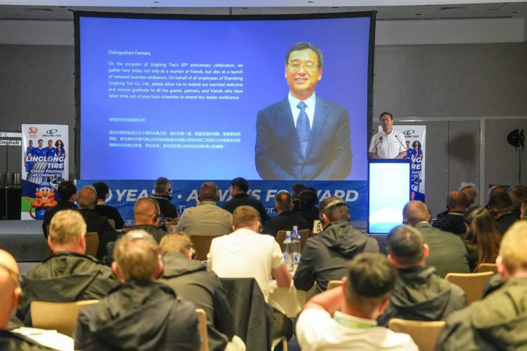 Sr. Wang Feng em seu discurso comemorativo (PRNewsfoto/Shandong Linglong Tyre Co., Ltd.)