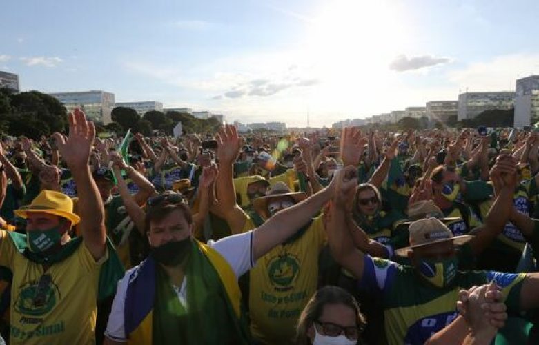 Manifestação organizada pelo movimento agricola brasileiro toma conta da Esplanada dos Ministérios