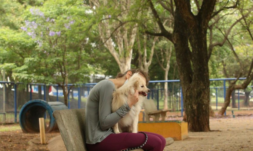 São Paulo - Tutores com cães no Parcão, espaço exclusivo para cachorros, na Praça Ayrton Senna do Brasil.