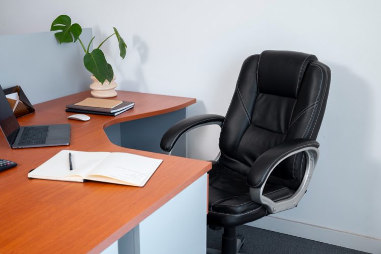 um-guia-para-escolher-a-cadeira-de-escritorio-ideal-para-longas-horas-de-trabalho