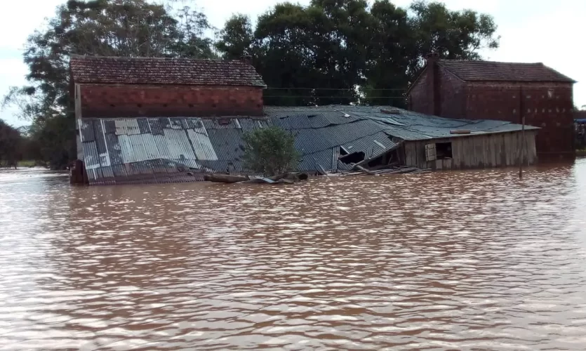 unidade_produtiva_camponesa_submersa._perda_total_de_plantio_producao_maquinario_e_infraestrutura